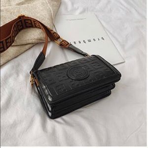 NEW LADIES CROSS BODY HANDBAG W/ SHOULDER STRAP